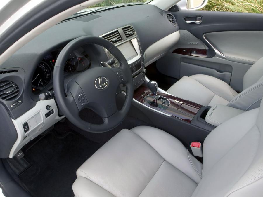  Lexus IS350 2005 года  (фото 46 из 82)